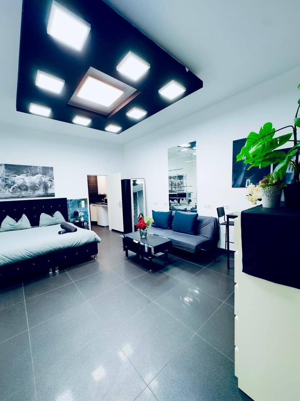 Bed, Photo of the whole room, Seating area, Bedroom