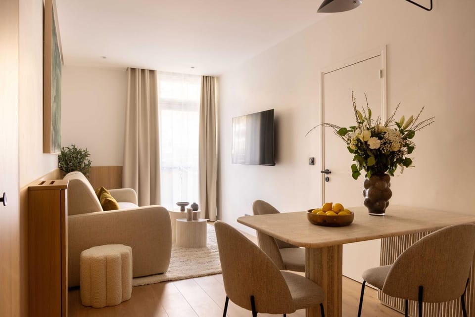 Living room, Dining area