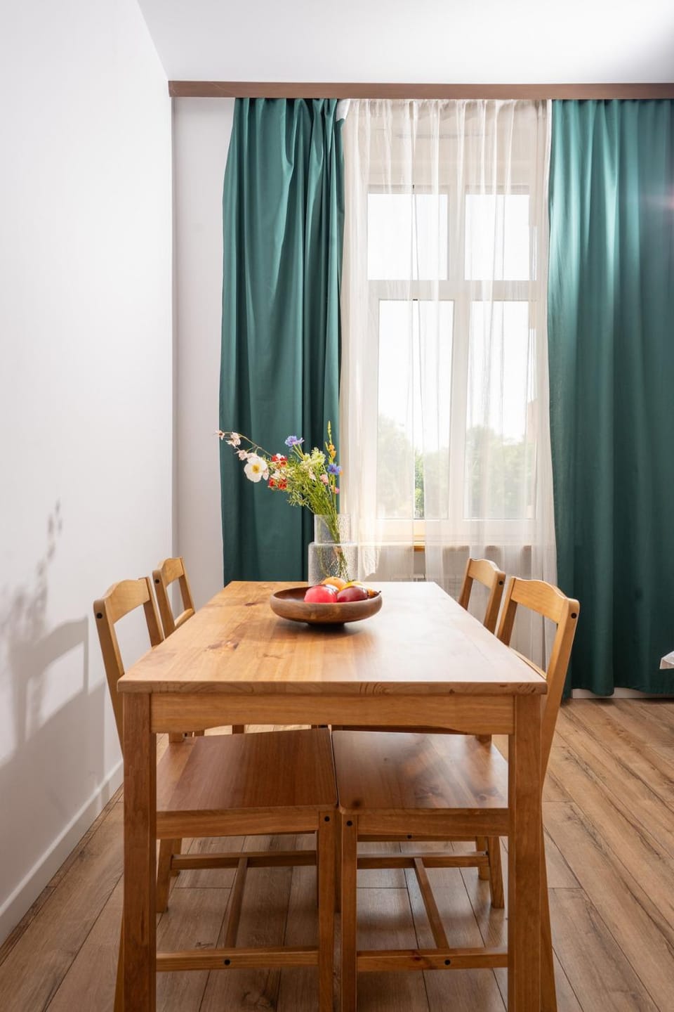 Seating area, Dining area