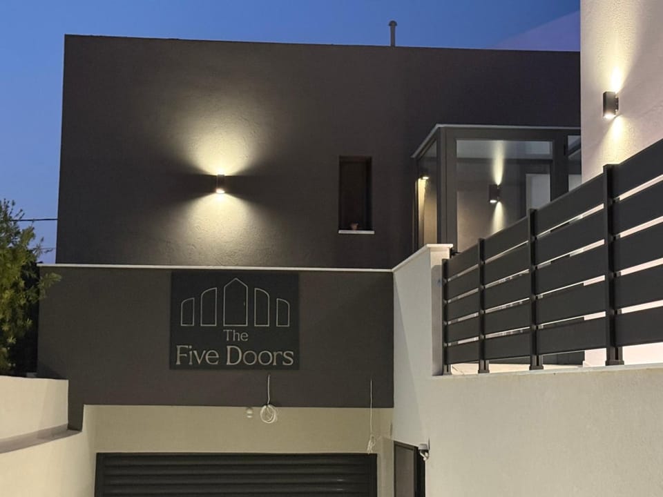The Five Doors Apartments - Free 24hr Transportation to Airport Apartment in Decentralized Administration of Attica