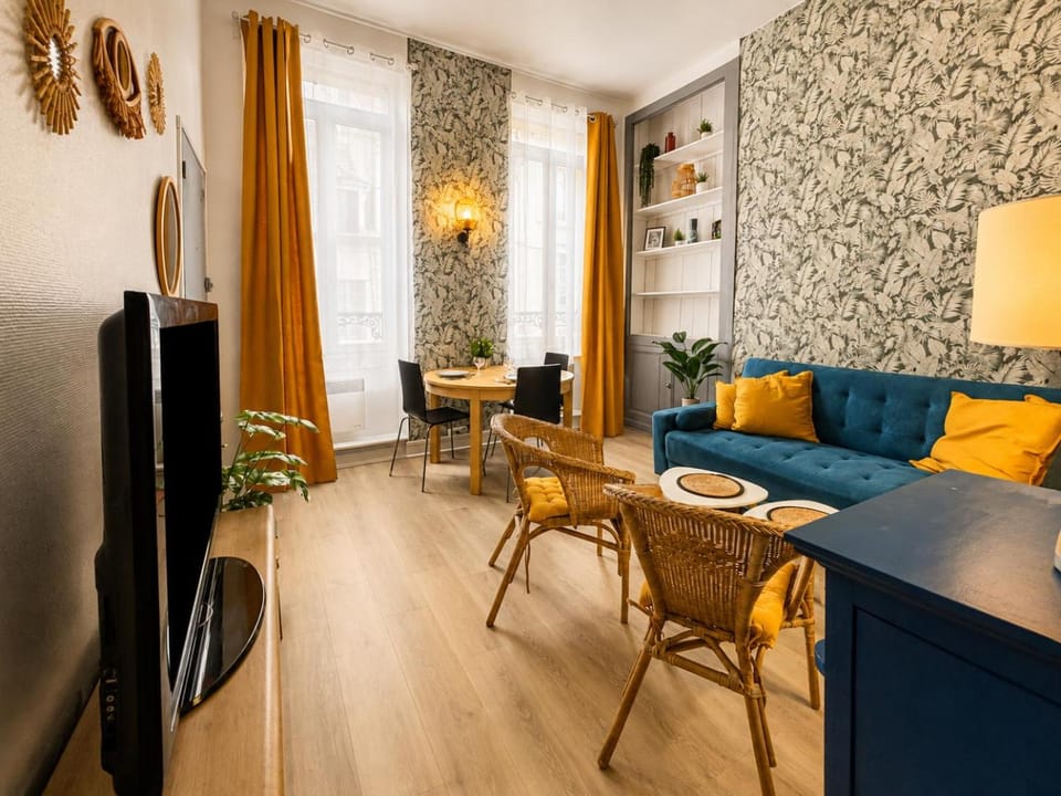 Appartement lumineux au centre de Poissy avec Hauteur sous plafond Apartment in Poissy
