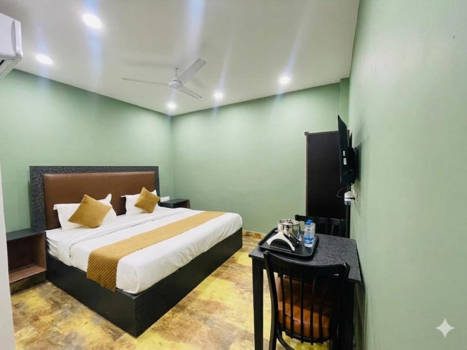 Bed, TV and multimedia, Photo of the whole room, Bedroom, air conditioner