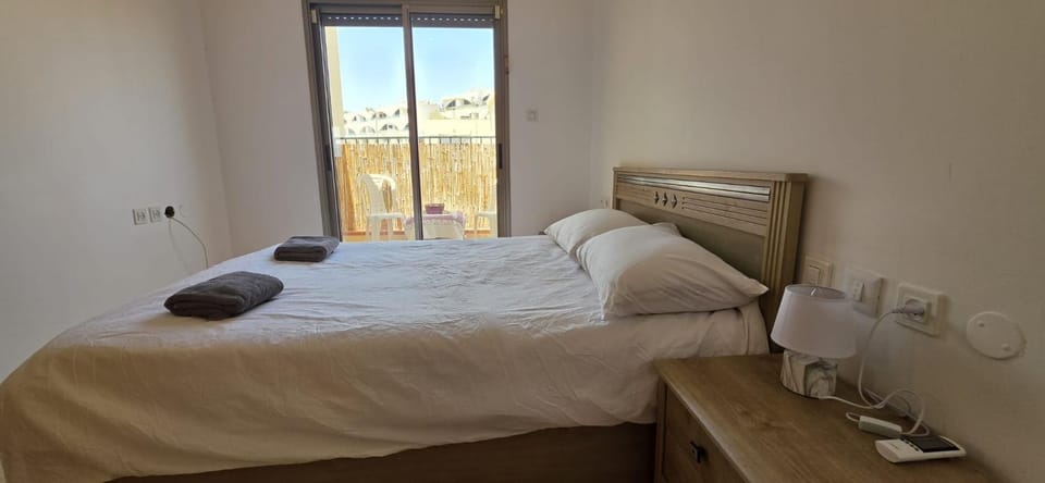 2 bedroom apartment with a balcony and sea view Apartment in Eilat