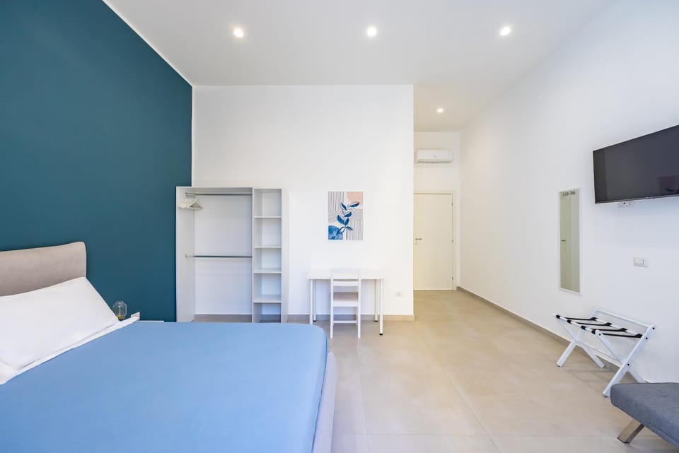 Bed, TV and multimedia, Photo of the whole room, Bedroom, wardrobe, air conditioner