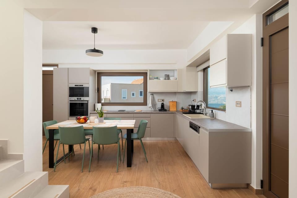 Dining area, Garden view, Sea view, dishwasher, internet, microwave, oven, kitchen