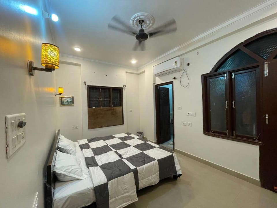Bed, Photo of the whole room, air conditioner