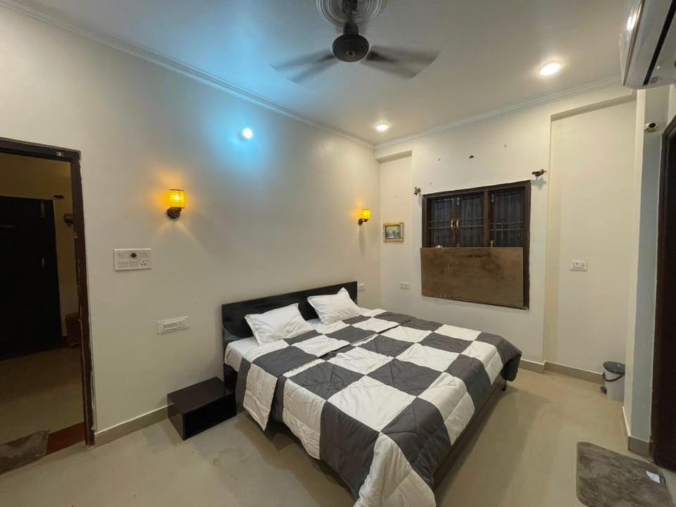 Photo of the whole room, Bedroom, air conditioner