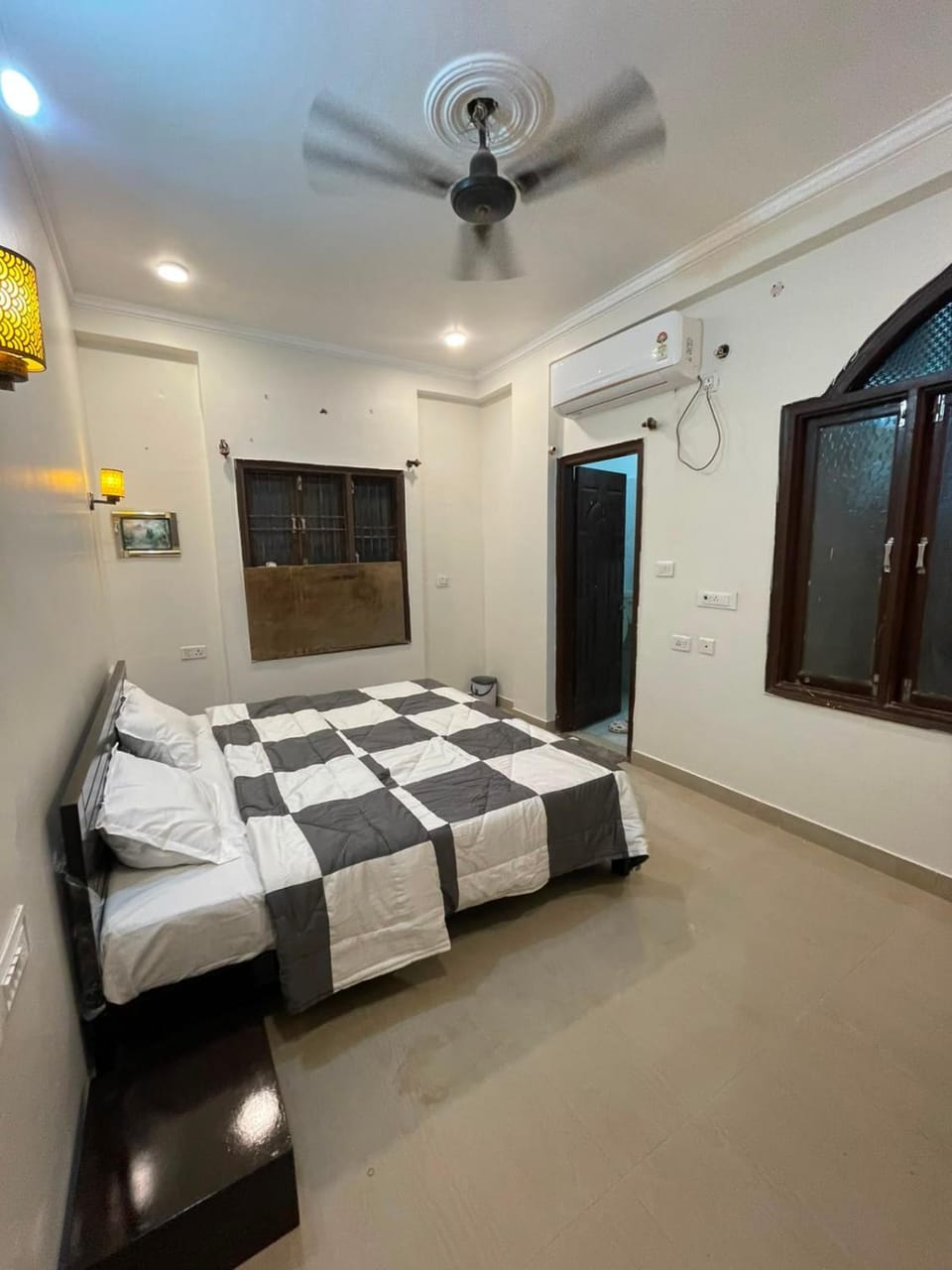 Photo of the whole room, Bedroom, air conditioner