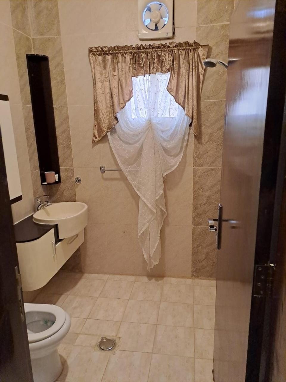 Shower, Toilet, towels