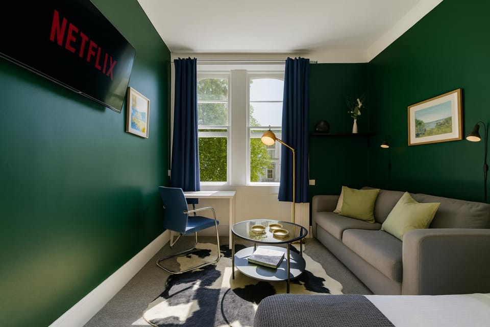 Living room, Seating area