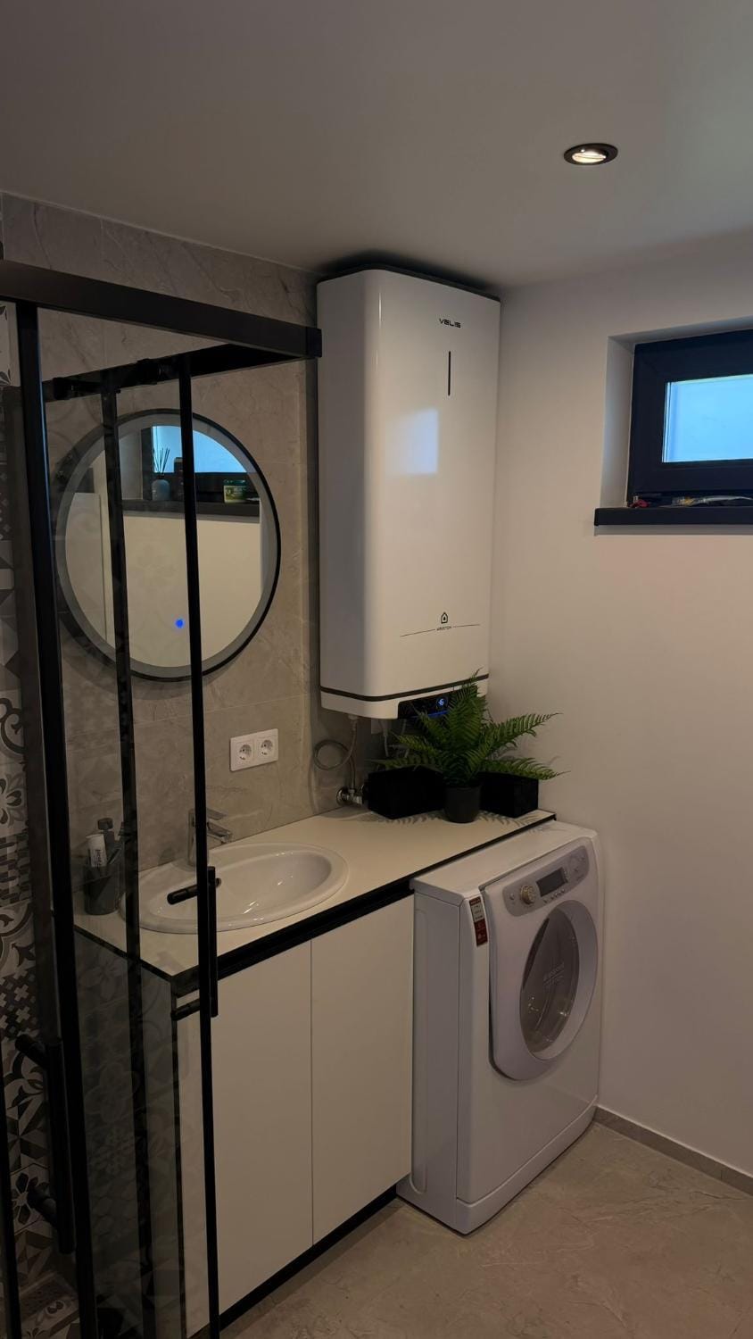 Bathroom, washing machine