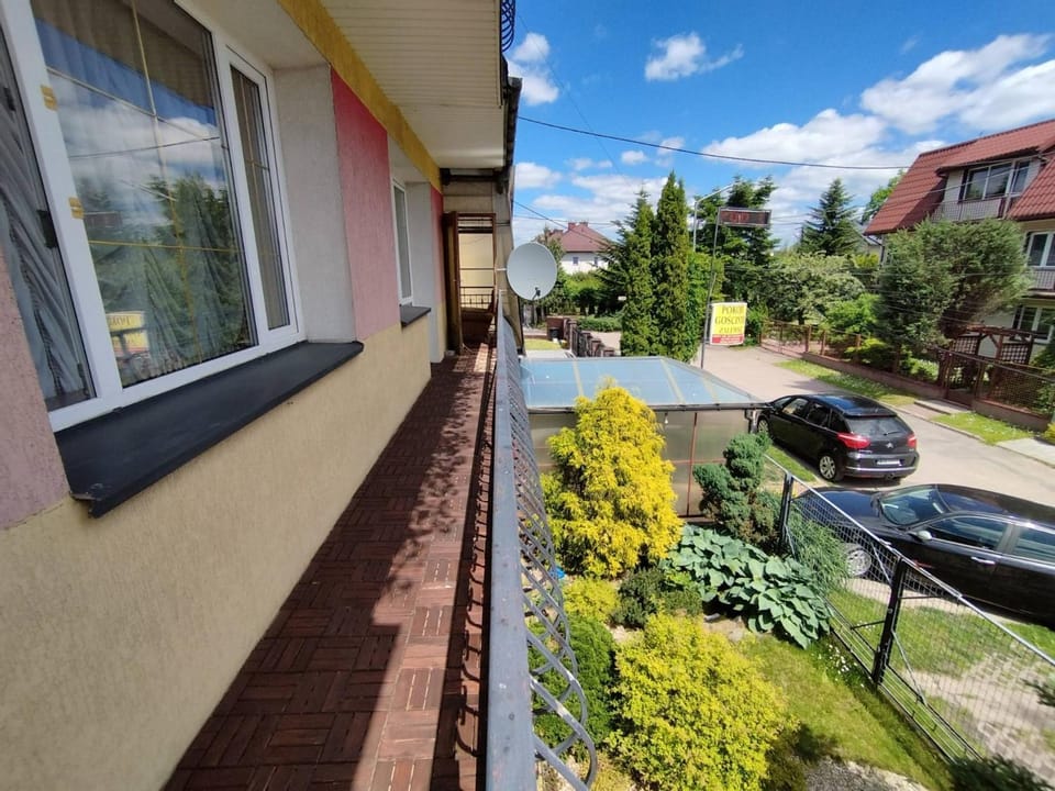 Street view, Location, Parking