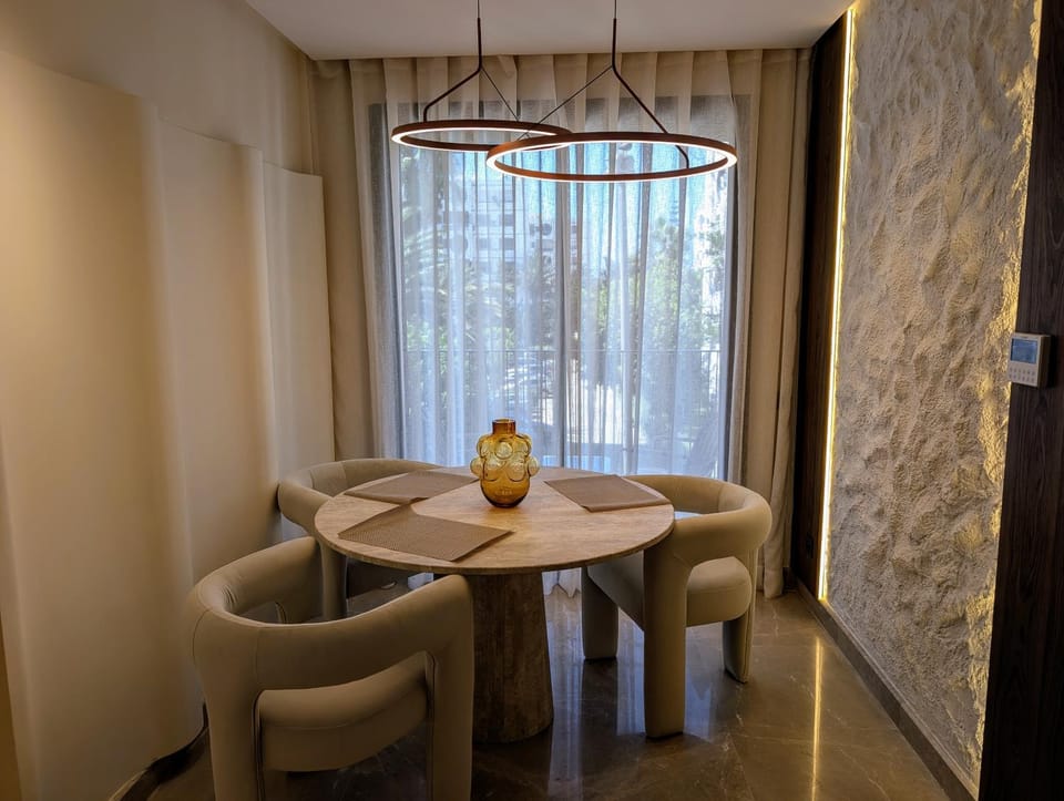 Seating area, Dining area