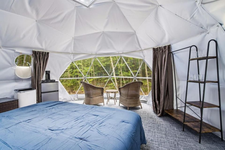 Pleasant River Glamping Dome 3 King bed Luxury tent in Bethel