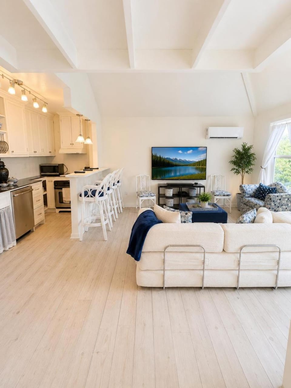 Luxury Loft - Sauna, Hot Tub & Peaceful BalconyView Apartment in Harris County