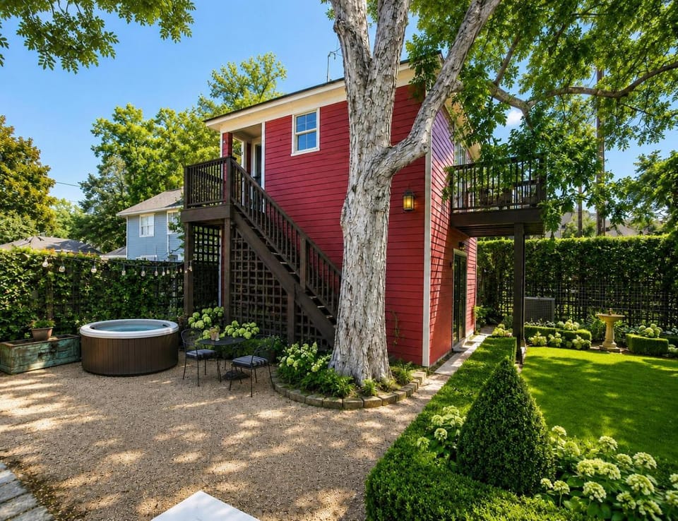 Luxury Loft - Sauna, Hot Tub & Peaceful BalconyView Apartment in Harris County