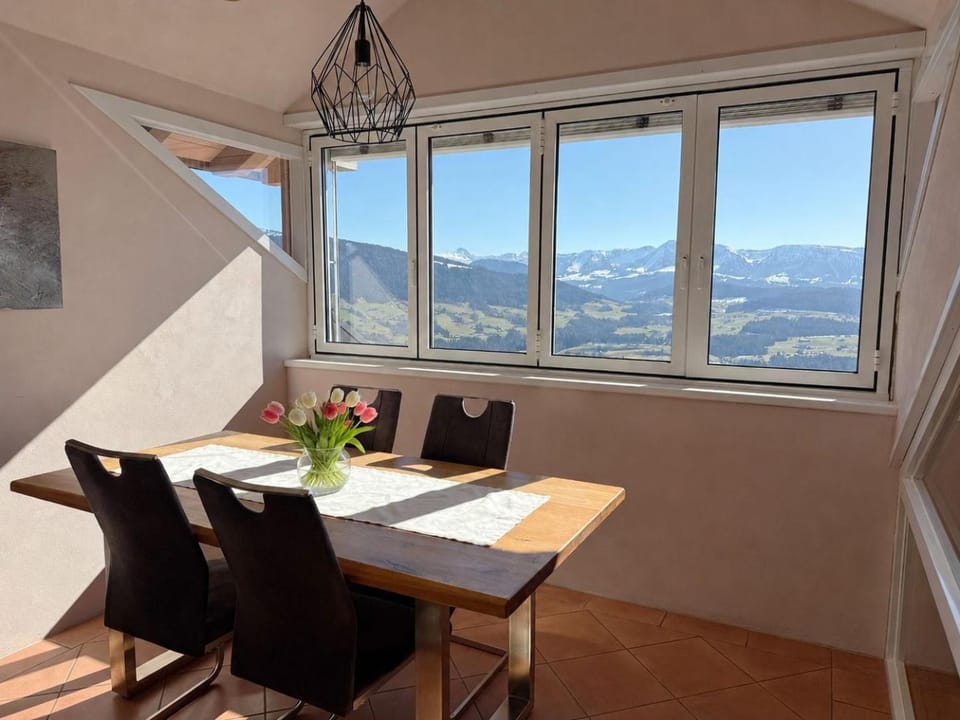 Dining area, Mountain view