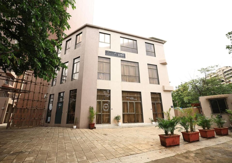 Property building, Facade/entrance, Day