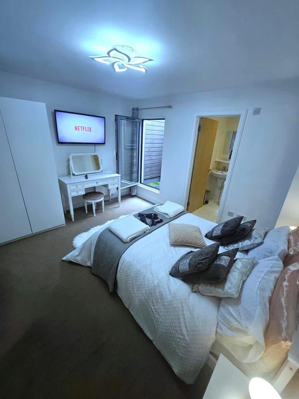 The Coliseum Apartment in Cheltenham