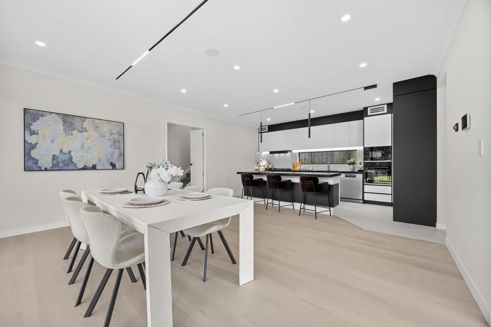 Luxury Corner New Home with Central AC 7BR 5BH House in Auckland