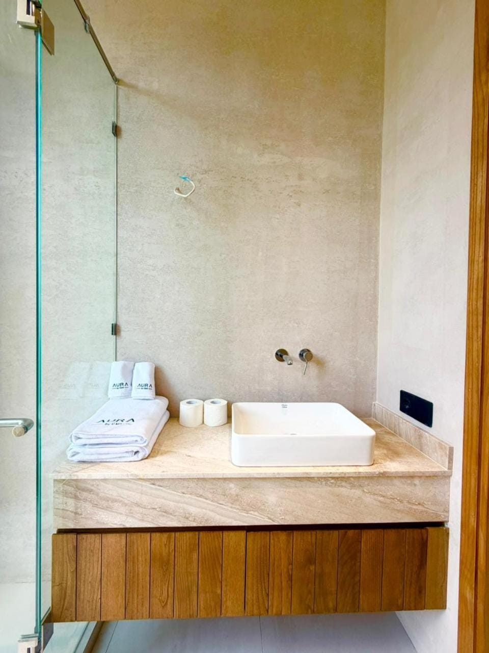 Bathroom, towels