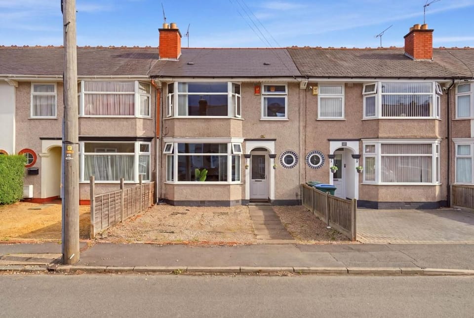 The Full House with Parking, Pool Table, Garden House in Coventry