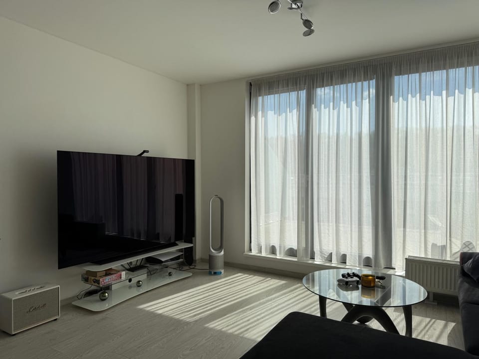 Communal lounge/ TV room, TV and multimedia, Living room, Seating area, Evening entertainment