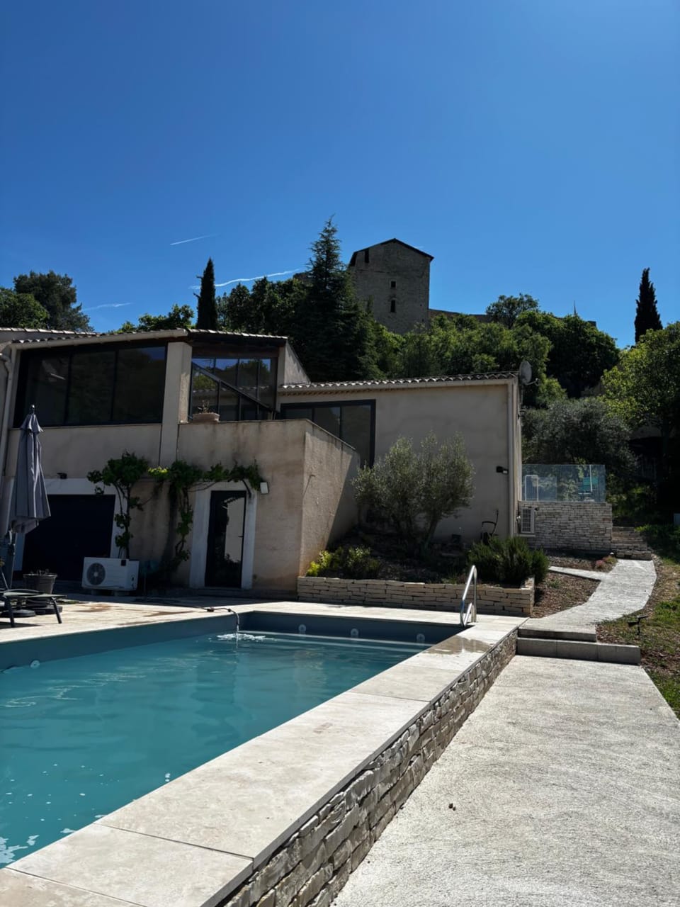 Appartement moderne avec piscine Apartment in Gréoux-les-Bains