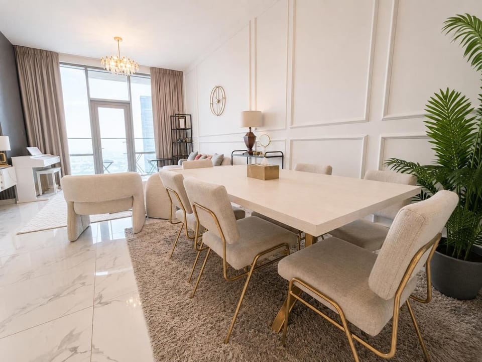 Chez Atmosphere 44 Luxury 2 BR Apartment in Dubai