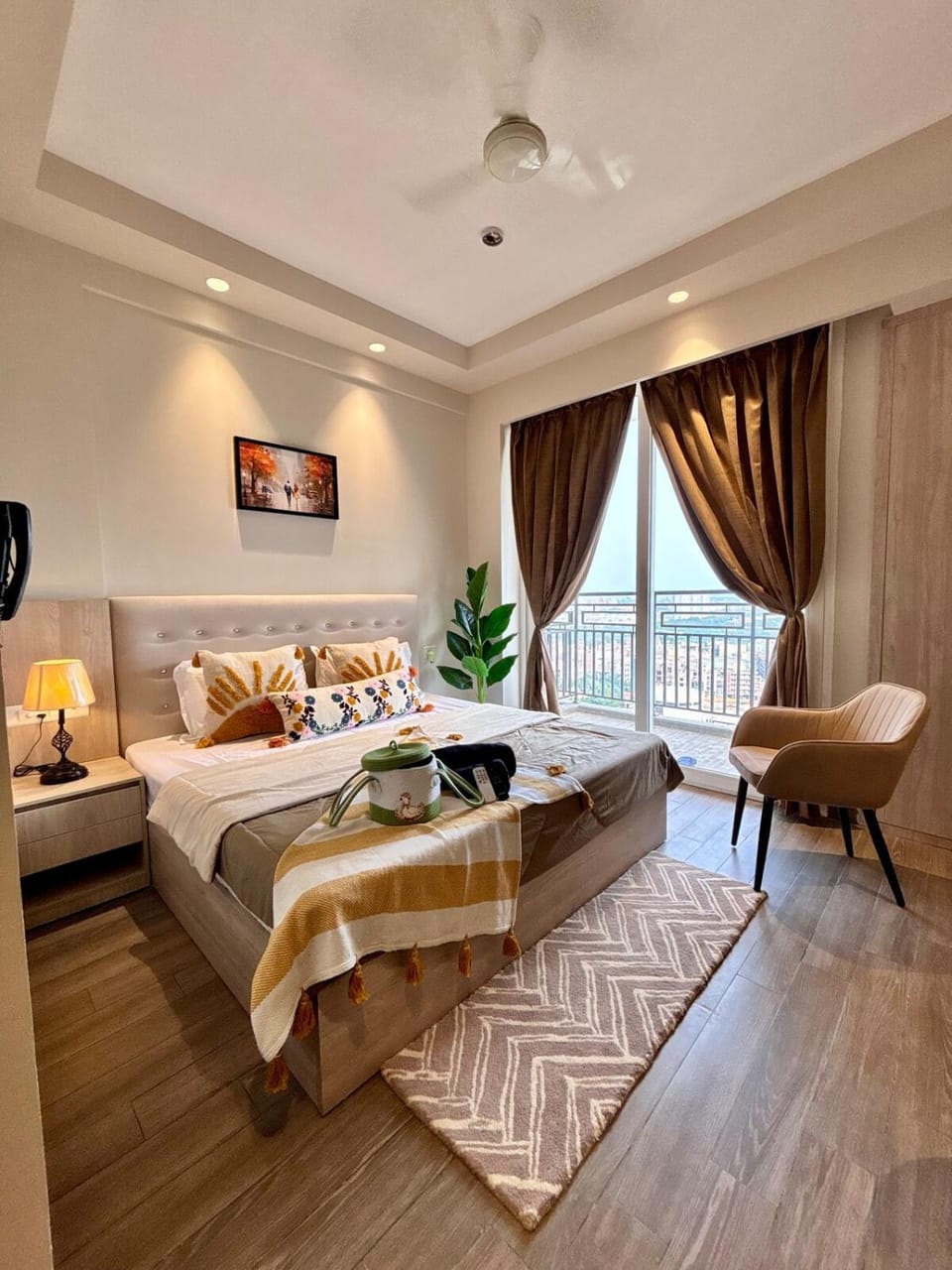 Luma Premium Stay, Near Expo Mart, Pari Chowk Apartment in Uttar Pradesh