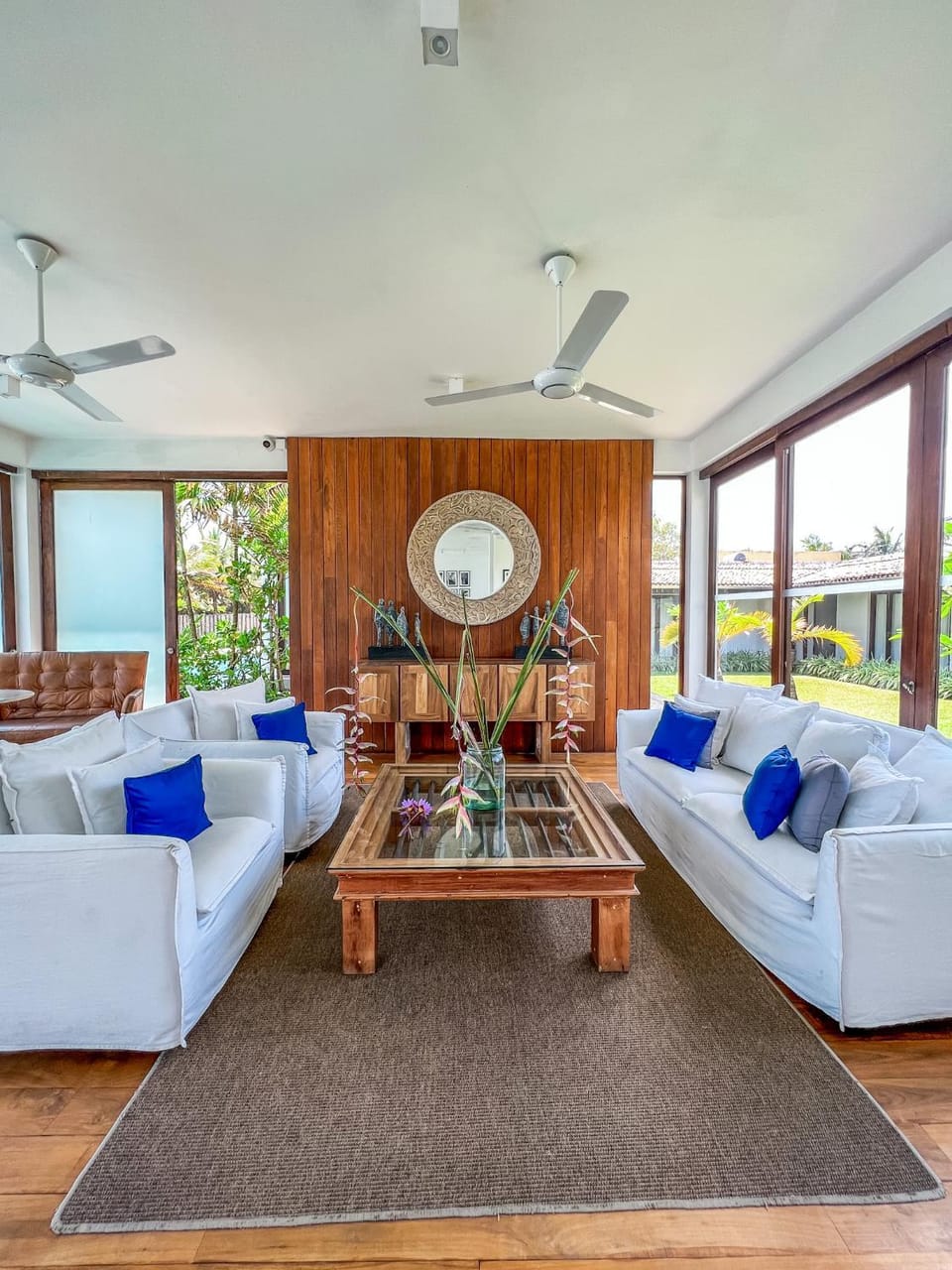 Lounge or bar, Seating area