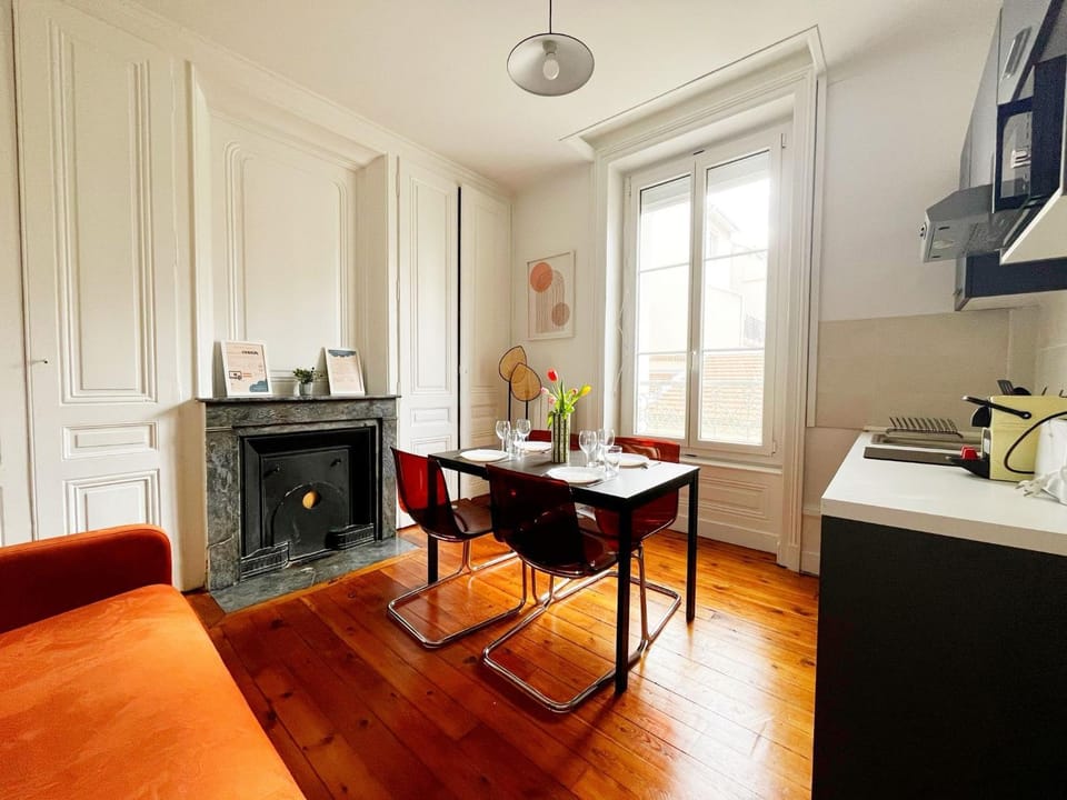Le Casa - 4 personnes - Check in H24 & Parking Apartment in Lyon