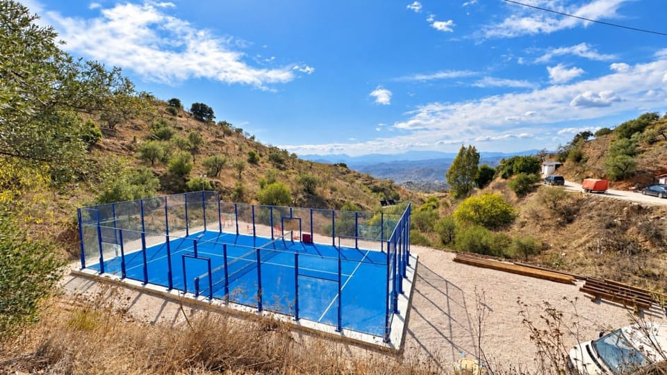 Las Golondrinas Villa with Mountain View House in Andalusia