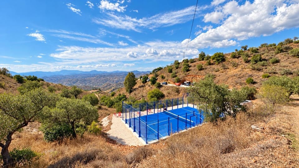Las Golondrinas Villa with Mountain View House in Andalusia