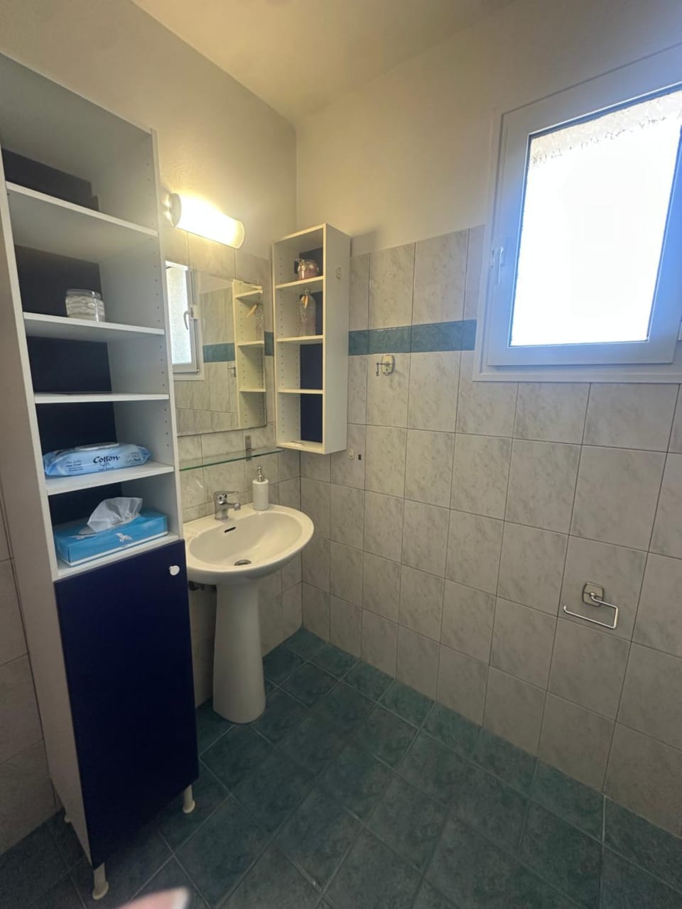 Shower, Toilet