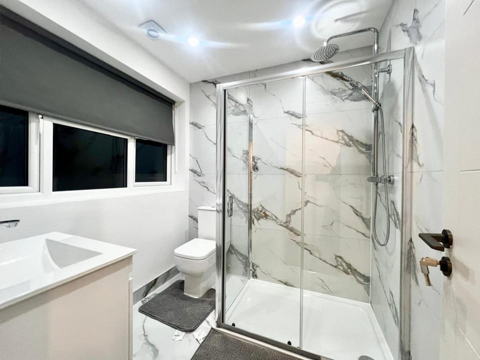 Bathroom, towels