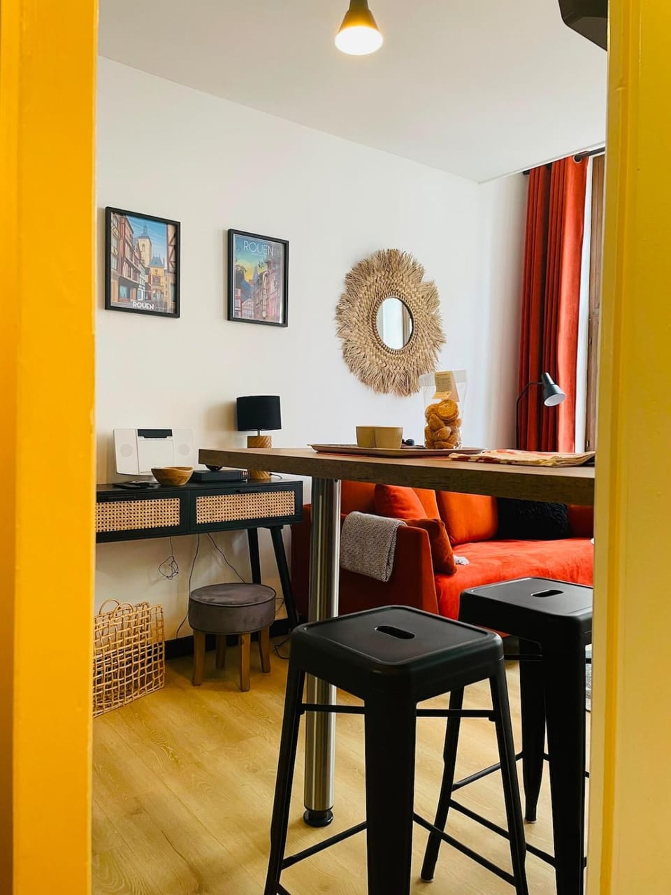 Living room, Dining area