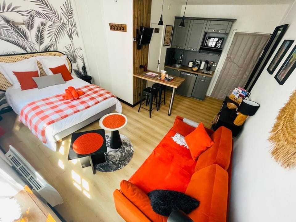 Kitchen or kitchenette, Living room, Bedroom