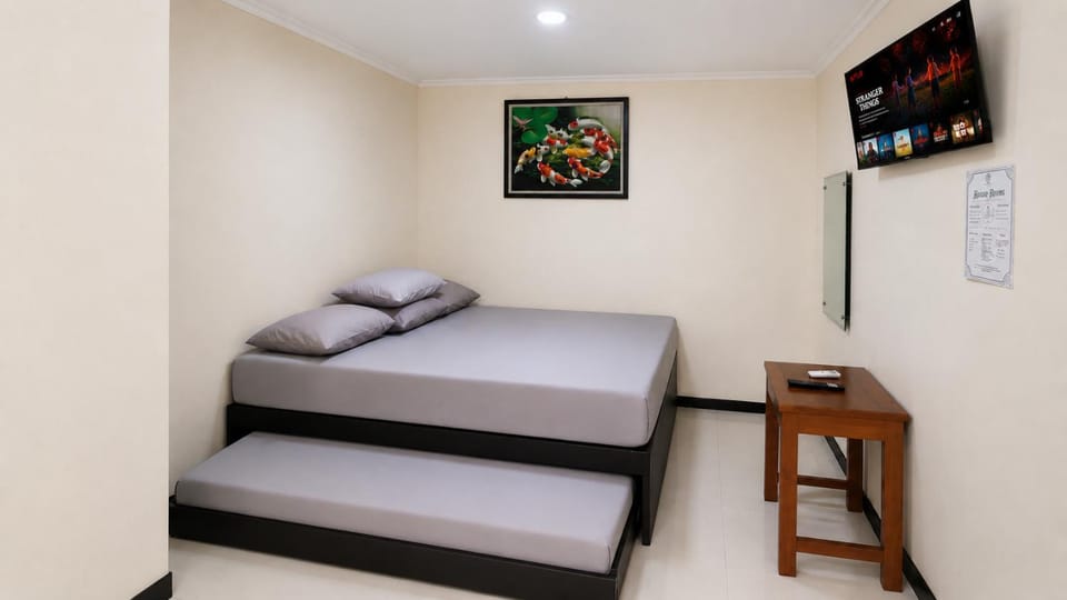 Bed, TV and multimedia, Bedroom