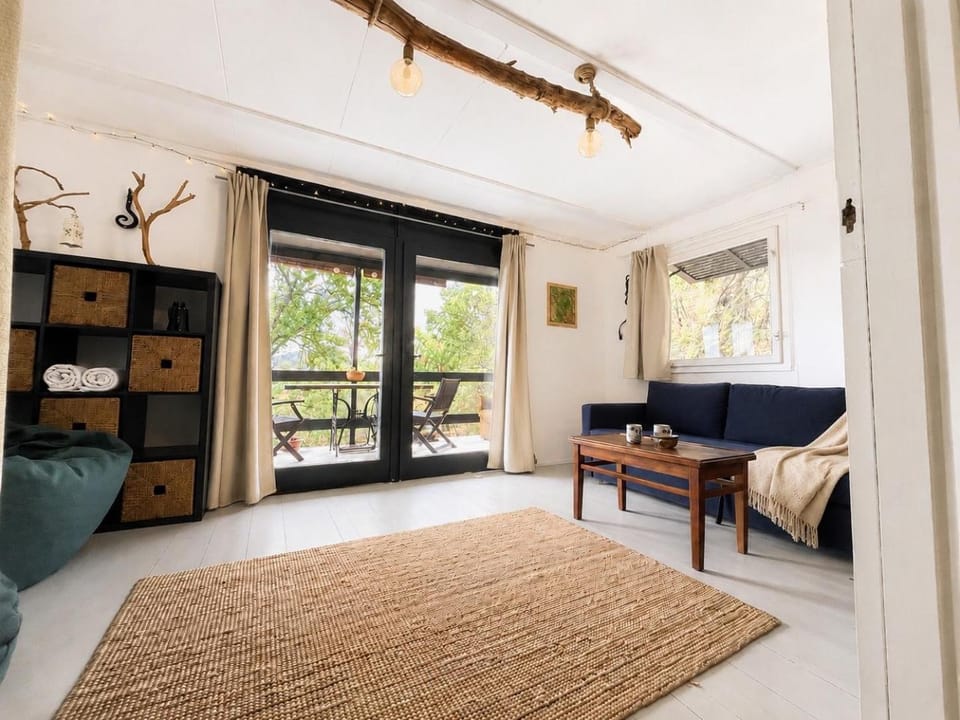 View (from property/room), Living room, Garden view, Landmark view, Mountain view, pet friendly