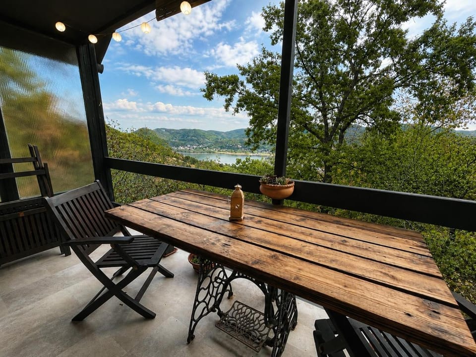 Natural landscape, View (from property/room), Balcony/Terrace, Garden view, Landmark view, Mountain view, River view