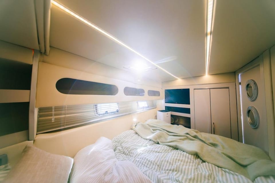 Escape & Relax on a River yacht, sunsets views Docked boat in Babergh District