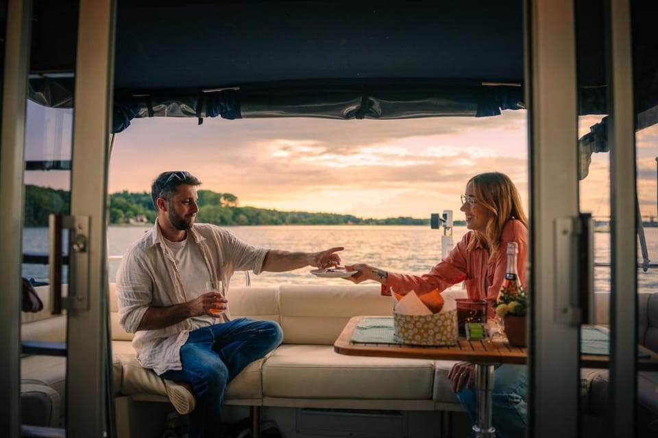 Escape & Relax on a River yacht, sunsets views Docked boat in Babergh District