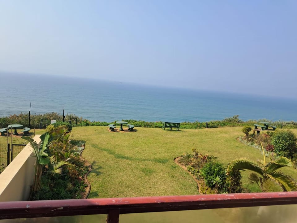 Beachfront Apartment Umdloti Apartment in KwaZulu-Natal