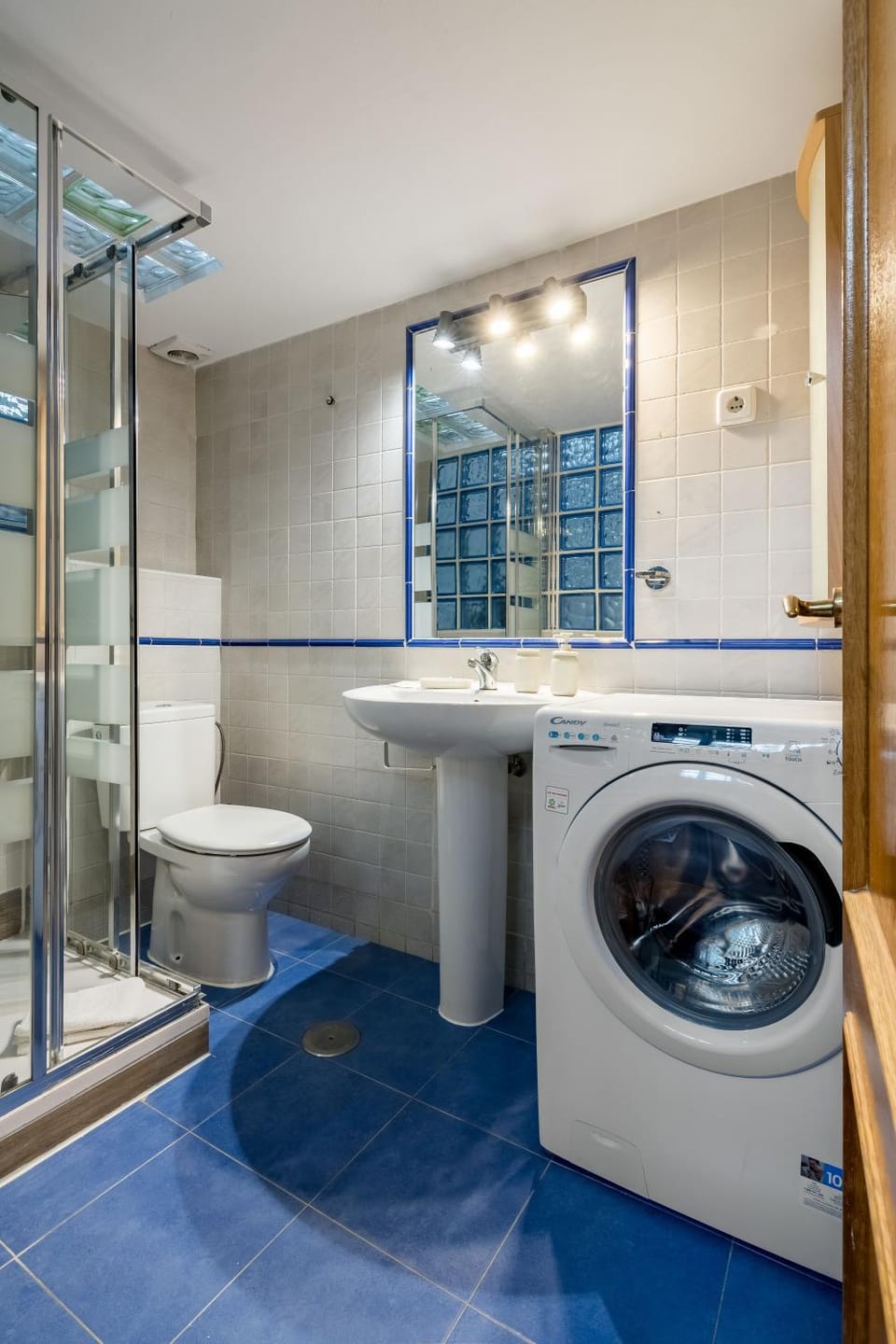 Shower, Toilet, washing machine