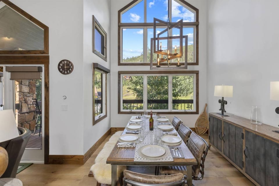 Mountain Village Chalet - Ski-In-Out Hot Tub House in Telluride