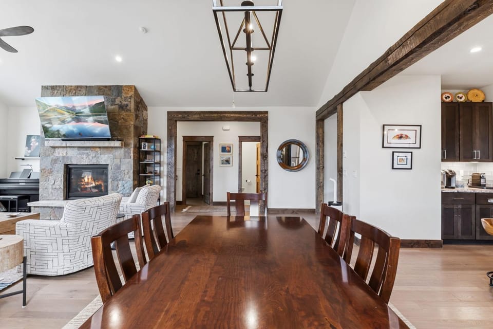 Scenic Breck Retreat - Hot Tub & Deck & Firepit House in Breckenridge