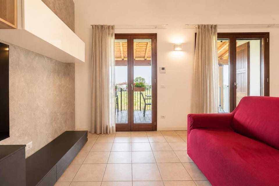 Easy Stay vineyards, patio, pool, private garage Apartment in Lake Garda