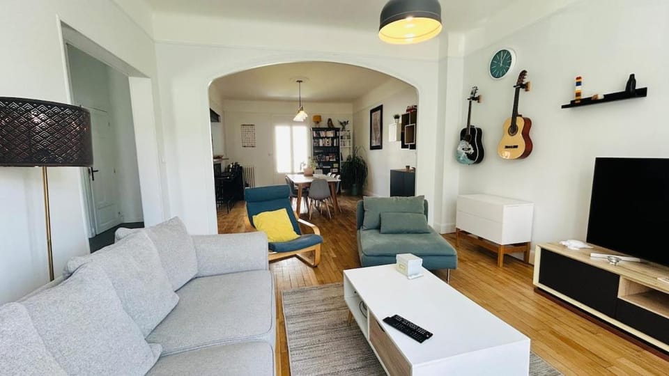 Gîte de la Marne Maison 10 pers avec Jardin Apartment in Auvergne-Rhône-Alpes