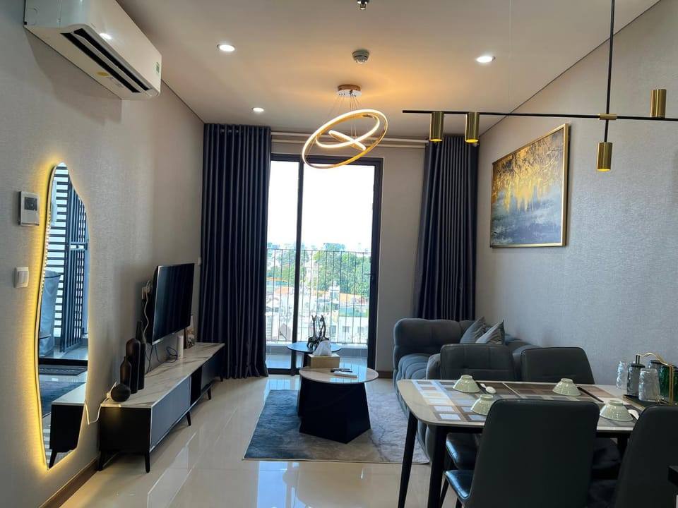 Communal lounge/ TV room, TV and multimedia, Living room, Seating area, Dining area, Evening entertainment, air conditioner